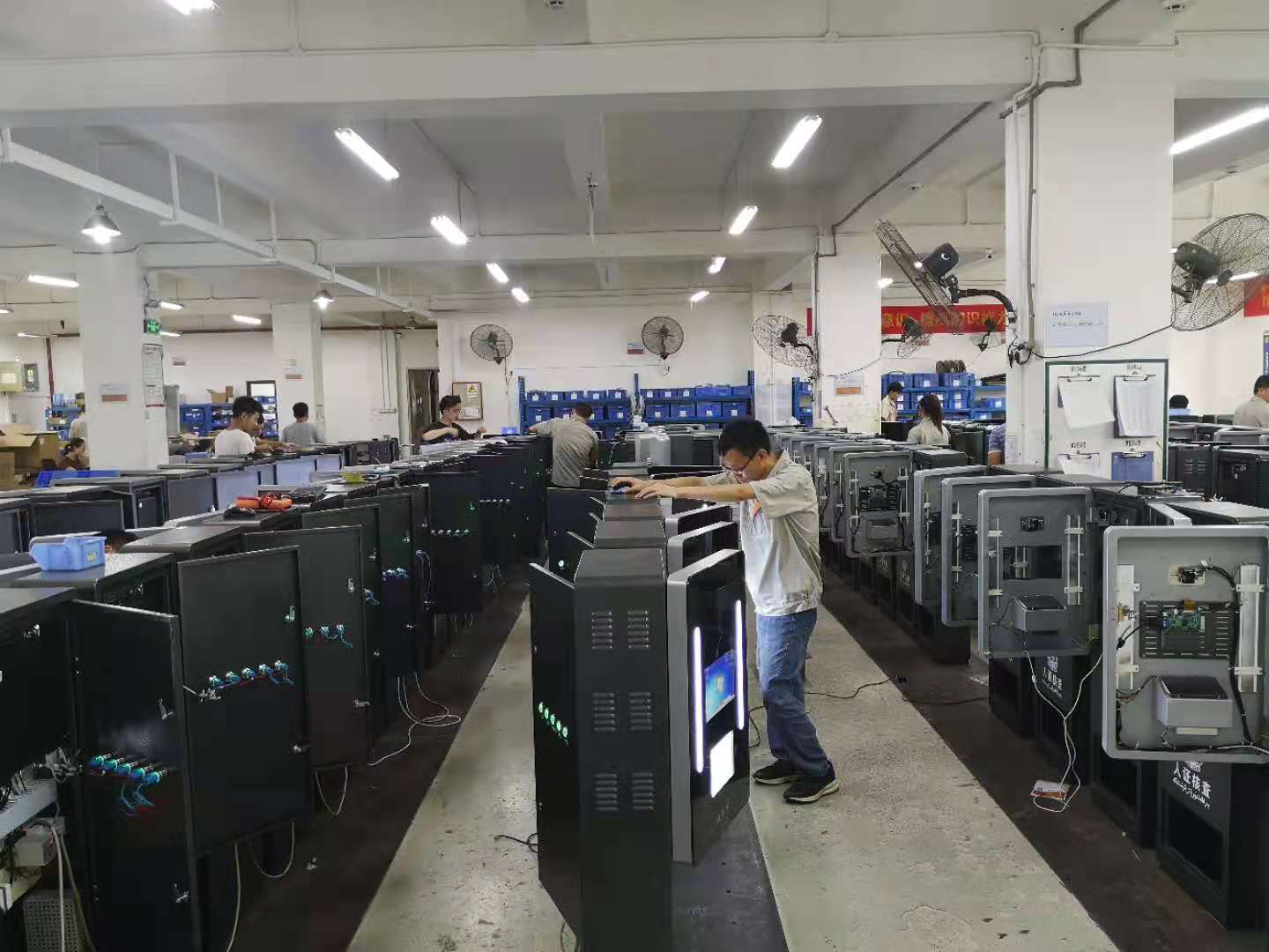 客戶至上，全力以赴——富士智能全力確保新疆人車證核驗系統項目交付落地！